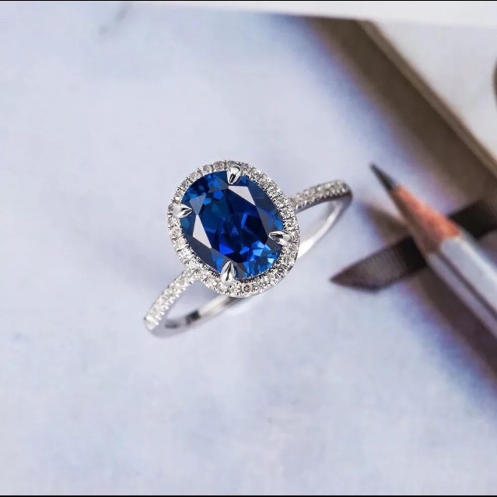 Elegant 925 Silver Round Cut Blue Sapphire Ring
